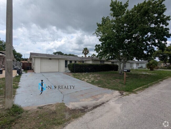 Building Photo - Gorgeous 2/2 1299 Sq. Ft. home with tile f...