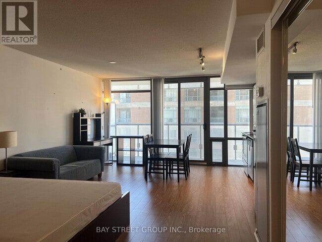Photo - 37 Grosvenor St Unit 605