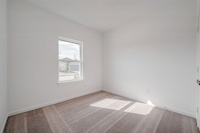 Photo - 1127 Sugar Dr