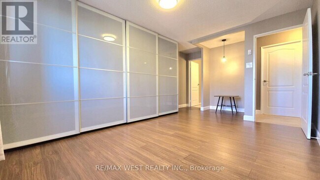 Photo - 75 Huxley St Unit 705
