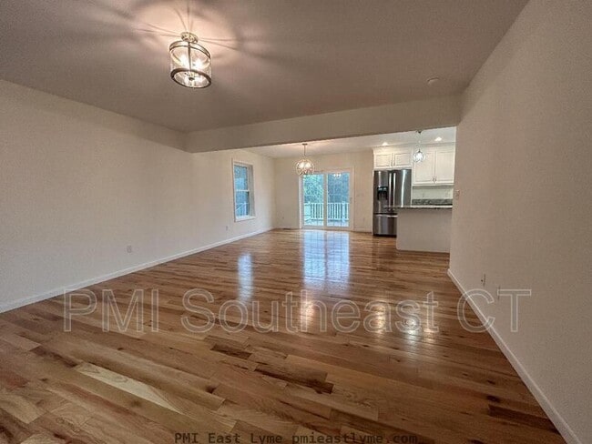 Photo - 23 Quakertown Mdws