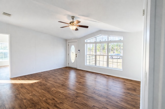 Photo - 299 Cayenne St