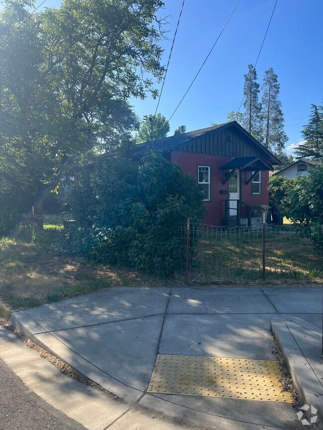 Building Photo - 1 Bedroom 1 Bathroom House with Fenced Yard