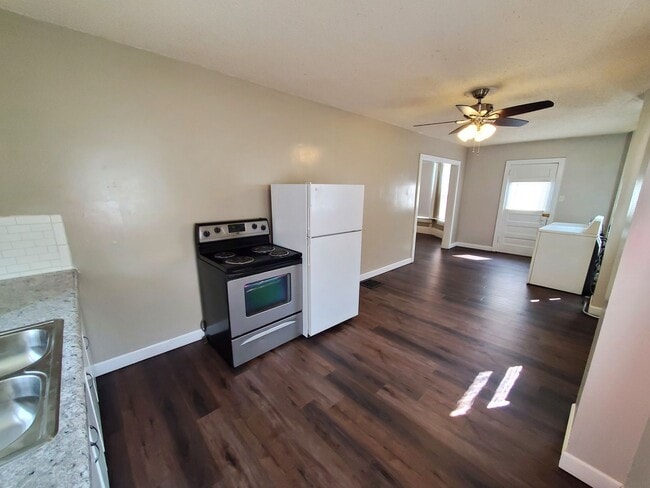 Photo - Remodeled 2 Bd with huge kitchen, dining r... Unit 1005 Main Floor