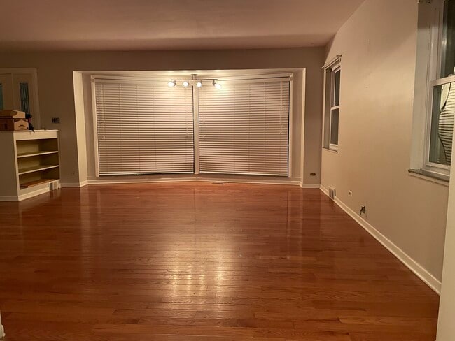 Photo - 814 South La Grange Road