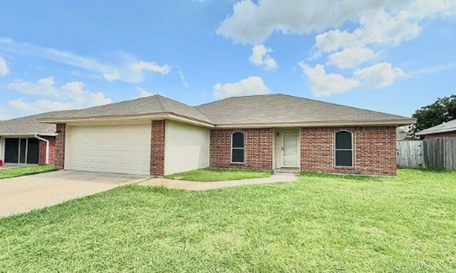 Building Photo - For Rent – 3 Bedroom, 2 Bath Home with 2-C...