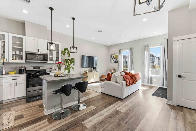 Photo - 405 Stonework Garden Ln