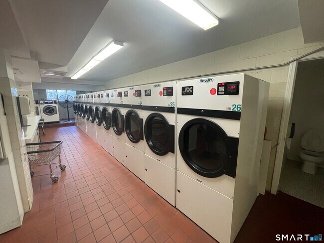 91 Strawberry Hill Ave Unit 424