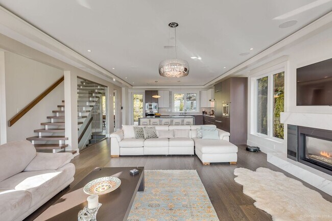 Photo - 2165 Palmerston Ave