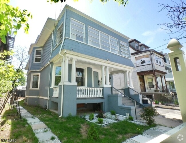 Building Photo - 26 Treacy Ave Unit 2 Rental