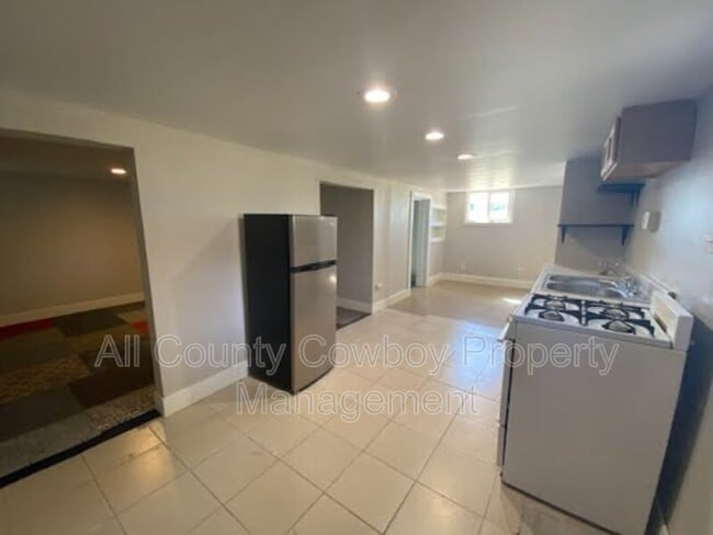 Photo - 950 N 11th St Unit Apt B