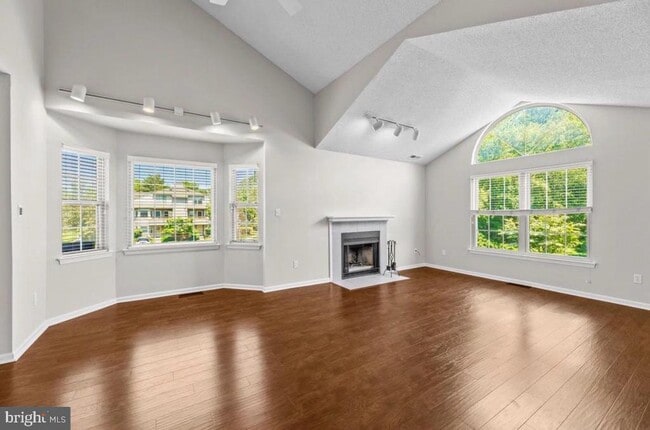 3204 Danbury Ct