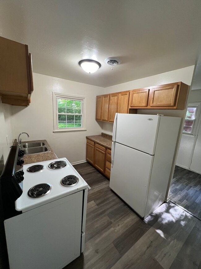 Photo - 216 E 17th St