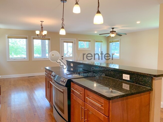Photo - 630 E 17th St