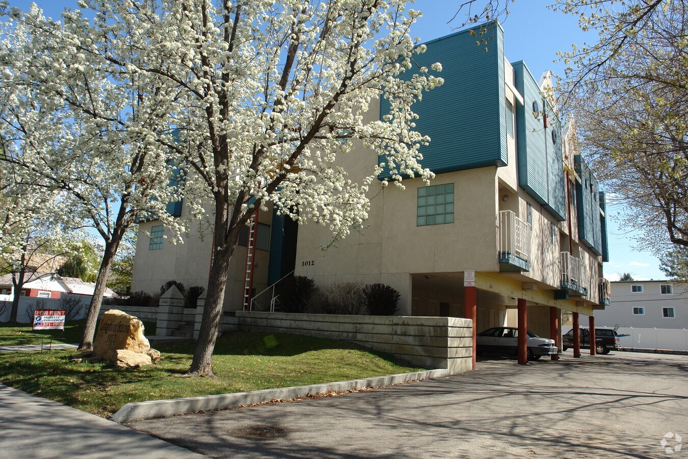 Photo - Longmont Station