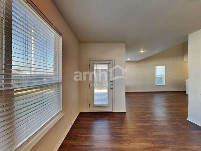 Photo - 2713 Brogan Crk