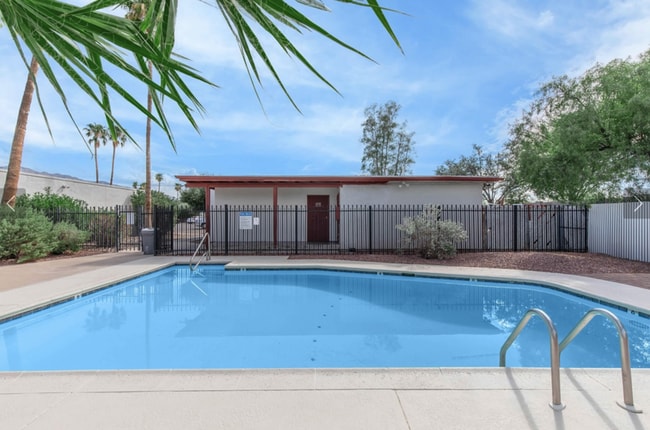 Photo - RIVER GARDEN