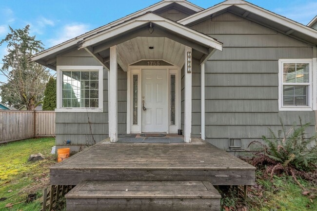 Building Photo - Short term Rental 6 month lease term only