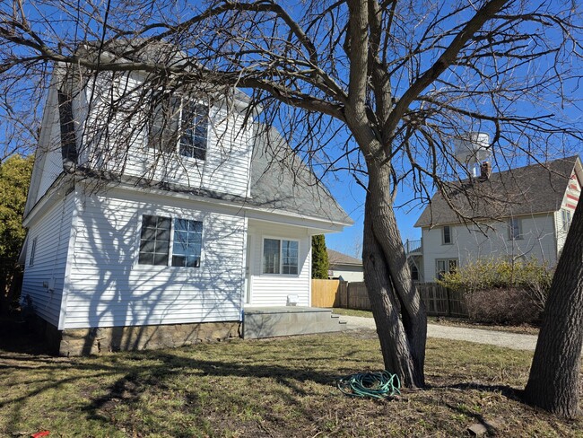 Photo - 122 Hawley St