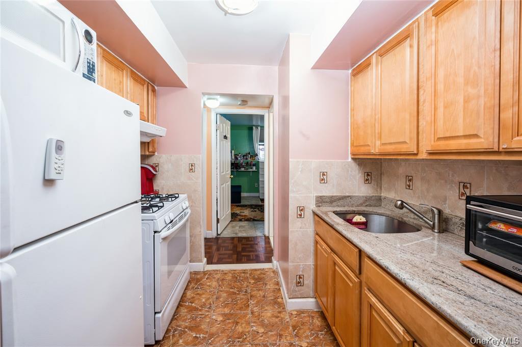 Photo - 782 E 179th St