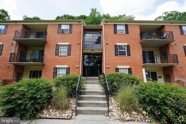 Building Photo - 802 College Ln Unit L Rental