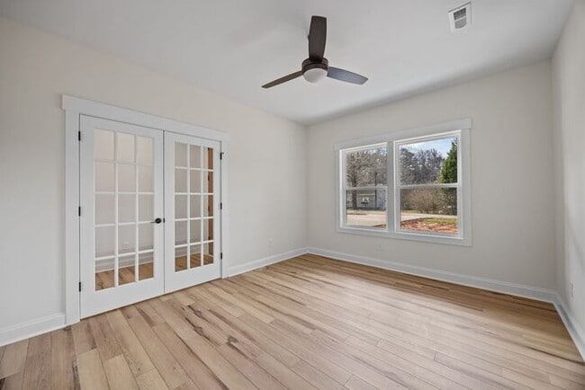 Photo - 387 Lake Farm Dr