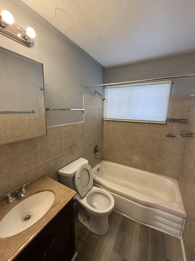 Photo - 4715 E 33rd St