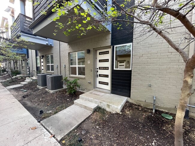 Building Photo - Modern living in trending East Dallas at METRO AT LIVE OAK!