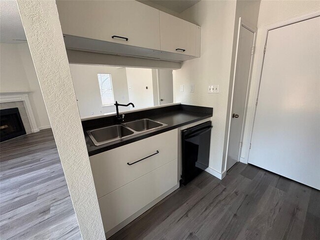 Photo - 1128 Orchard Park Cir