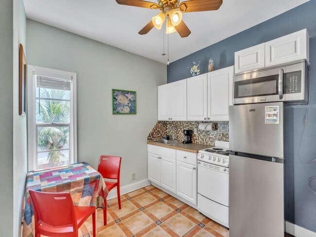 Photo - 324 Indiana St