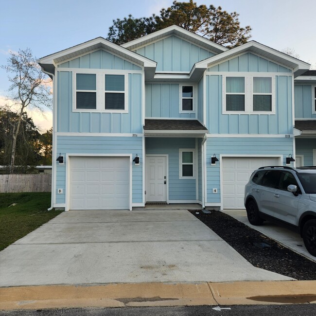 Photo - 1016 McLaren Cir Townhome