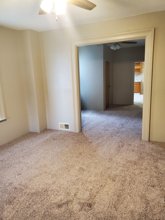 Building Photo - 522 E 22nd St Rental