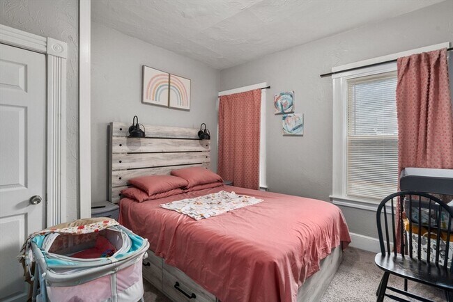 34 Esther St Unit 2
