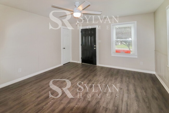 Photo - Your dream home is waiting for you. Hurry and Lease today!