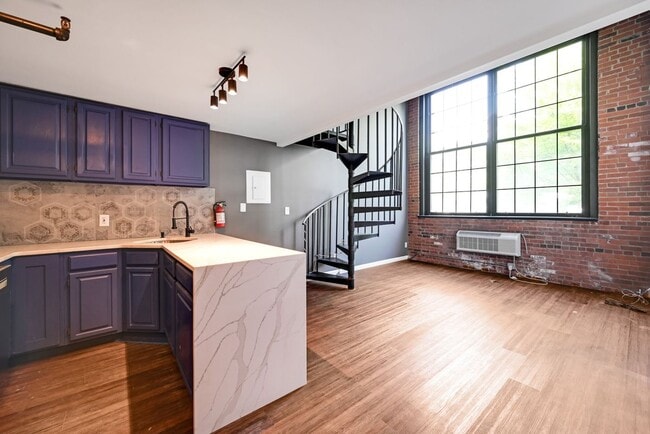 Building Photo - 384 Trenton Ave
