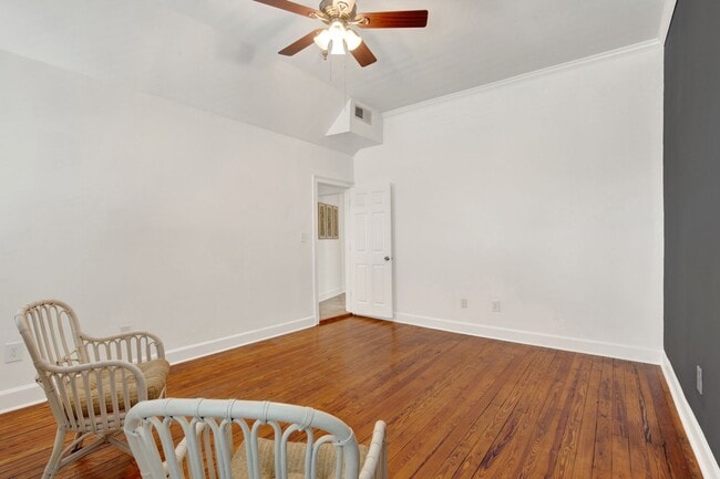 Photo - 125 E Broad St