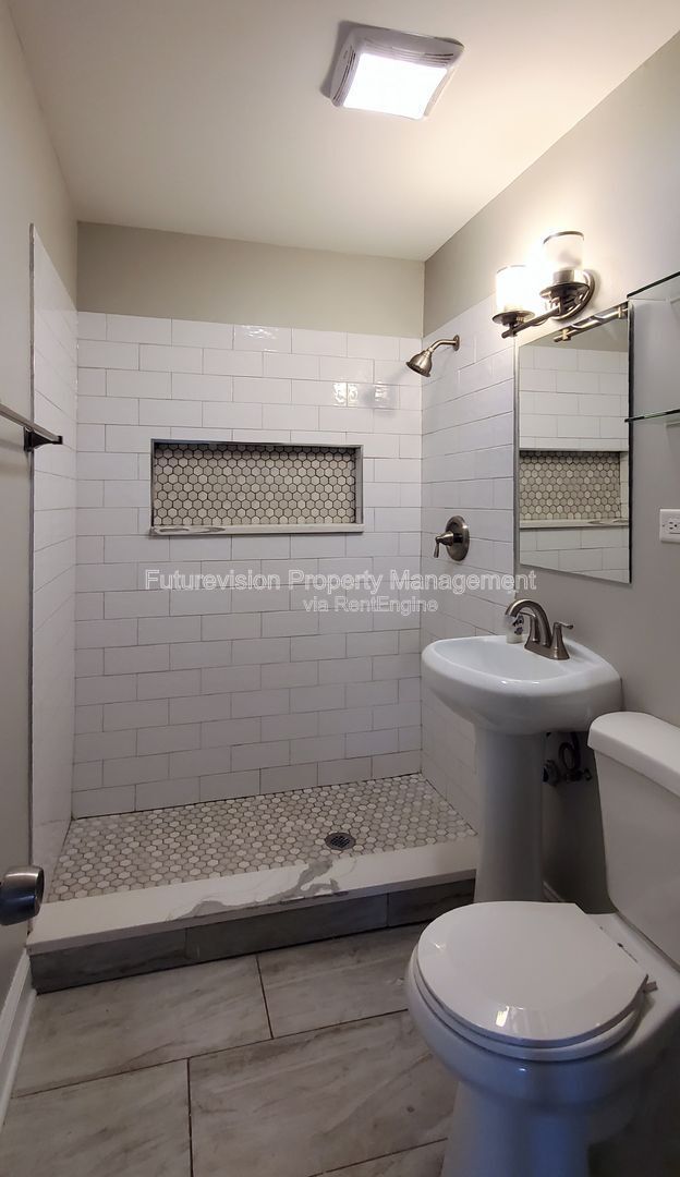 Photo - 923 Jasper St