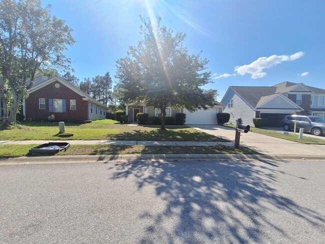 Building Photo - Wonderfully Remodeled Three Bedroom Home i...