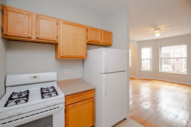 Photo - 429 E Oakwood Blvd Unidad 7