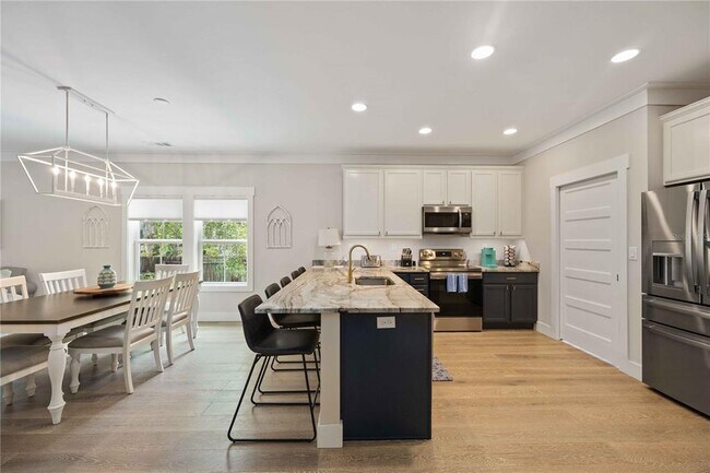 Photo - 1623 8th Ave W
