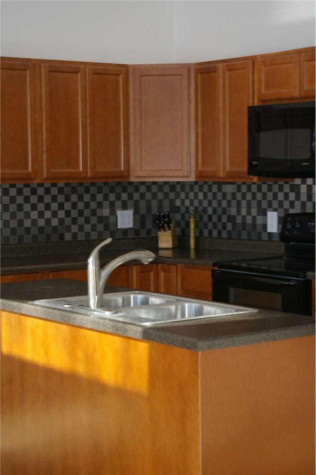 Photo - 4301 Quaker Trail NE