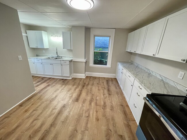 Photo - 307 W 9th Ave