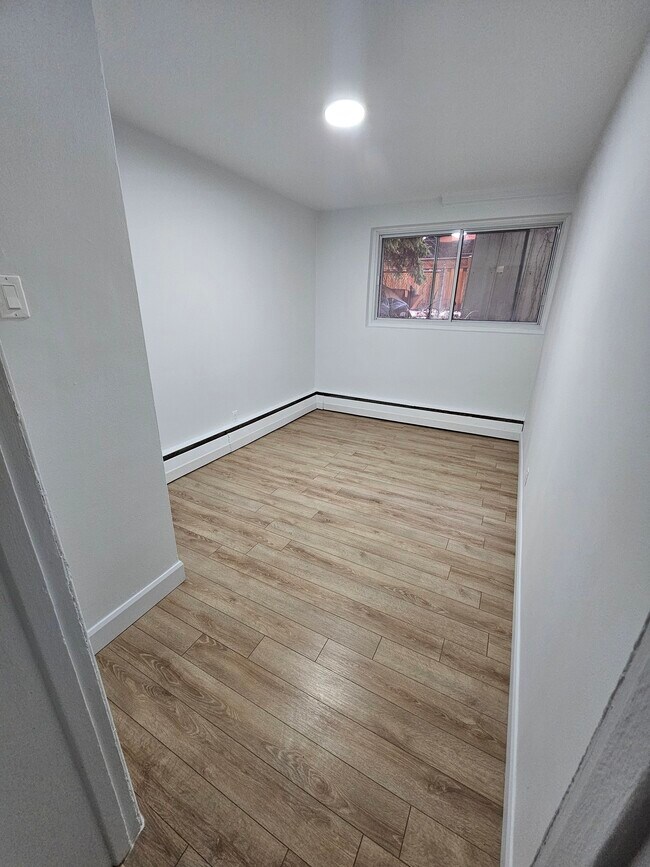 Photo - 6305 De La Roche