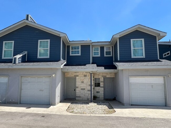 Building Photo - 6938 Crestway Rd