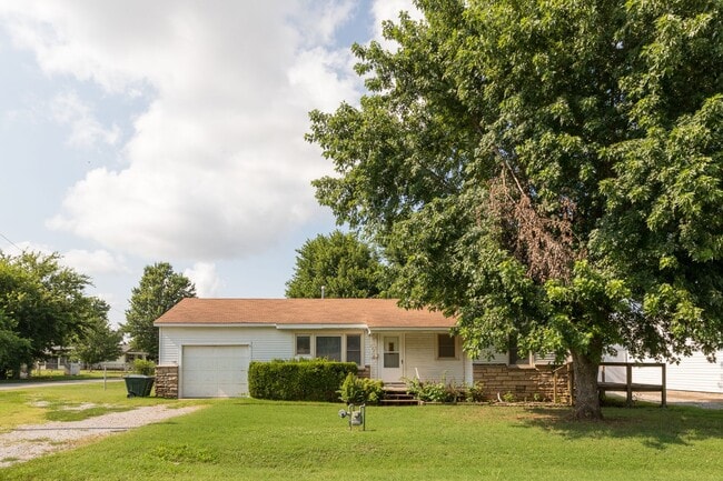 Photo - Beautiful 3 Bedroom, 1 Bath in Sand Springs!