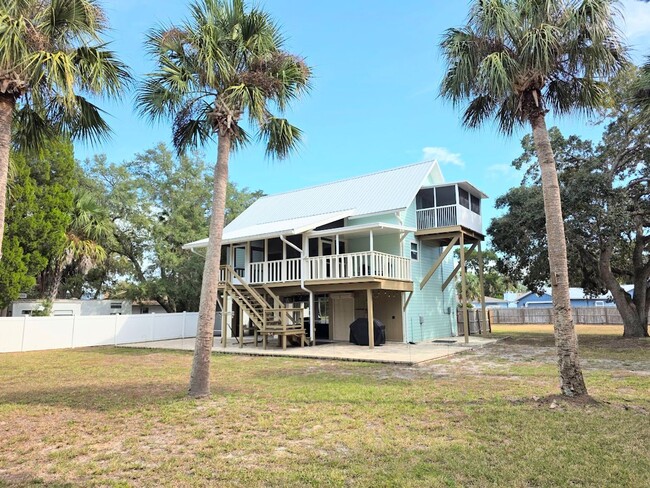 Building Photo - Cozy Coastal Retreat!