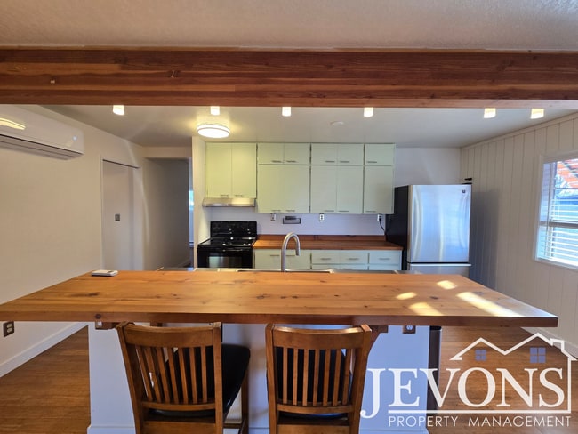 Photo - A charming and well-located single-family home in Yakima!