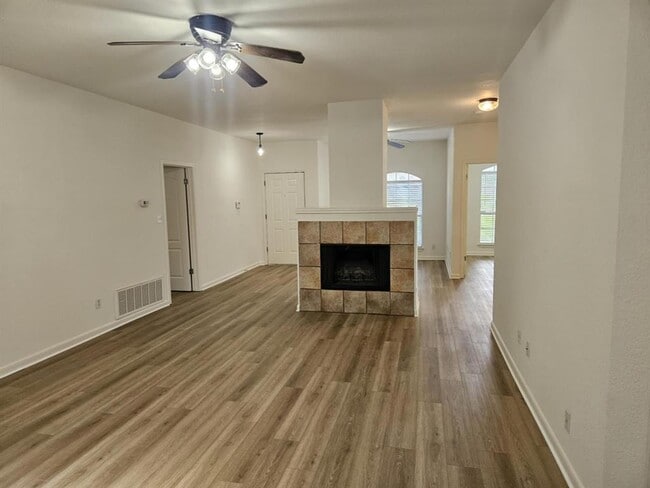 Photo - 2002 Caspian Cove