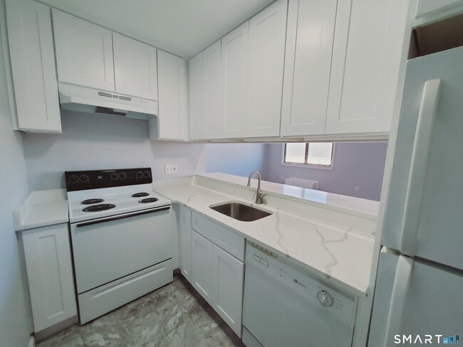 Building Photo - 49 Day St Unit 307