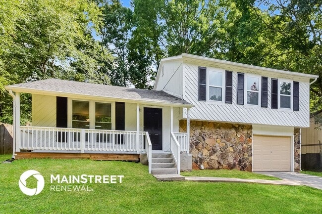 Building Photo - 825 Forest Path